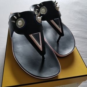 Fendi black thong slides sz 39